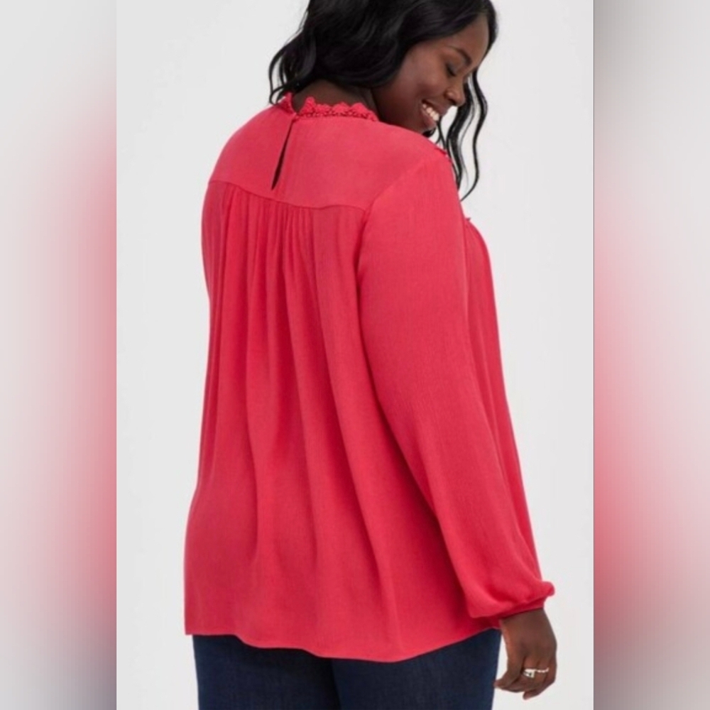 Torrid Pink Magenta Crinkle Gauze Crochet Detail Blouse 1X 14 16 - Picture 3 of 6